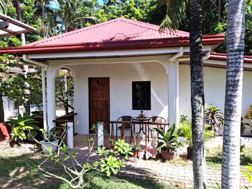 Basdiot House | Palmera Palma Private 1-BR Bungalow #3