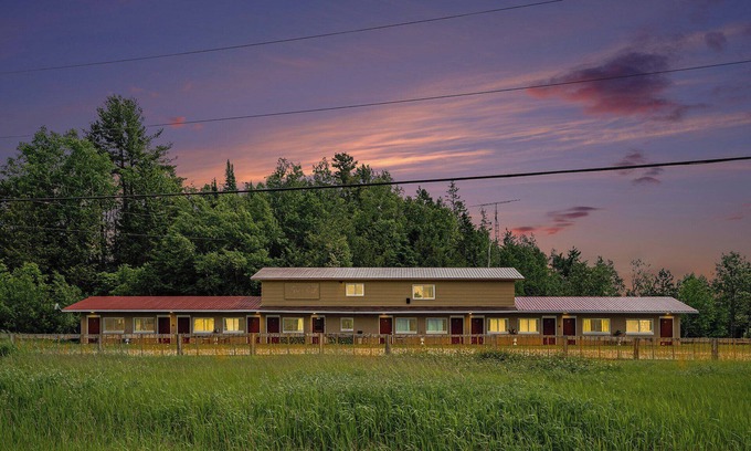 North Frontenac Hotel | PALMERSTON LAKE MOTEL
