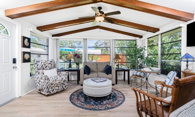 Englewood House | Palmetto Cottage Retreat