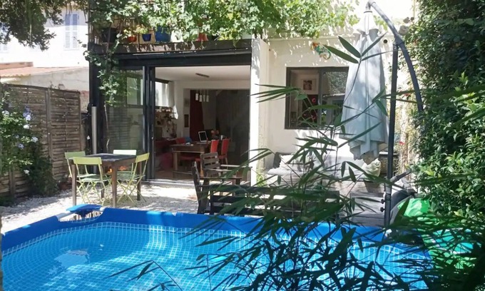 Baille House | Palmier, Bambous et Petite Piscine au Centre Ville