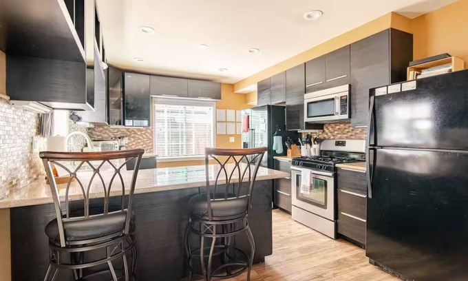 Barron Park Apartment | Palo Alto Retreat-Room A Kitchenette & Bathroom
