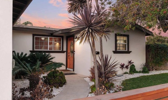 Castle Park House | Palomania - 4bedroom, games, and pool