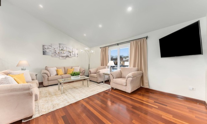 Palos Hills House | Palos Hills Rental - Sun Valley Dr
