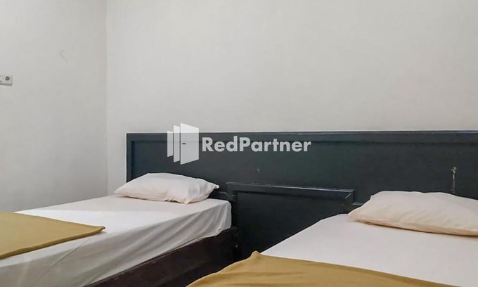 Palu Hotel | Palu City Guest House Mitra RedDoorz