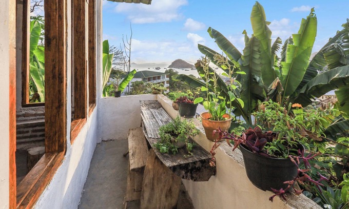 Labuan Bajo House | Palulu Garden Homestay