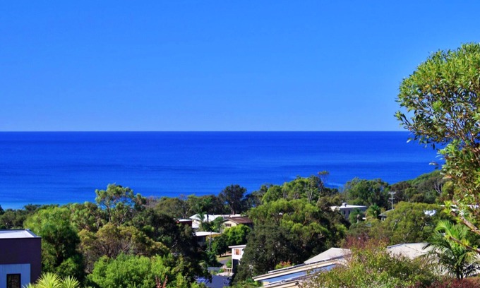Pambula Beach House | Pambula Beach Holiday Retreat - 2 Queen bedrooms, 12pm checkout