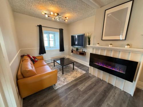 Quartier 5-4 Apartment | Panache Royale 4