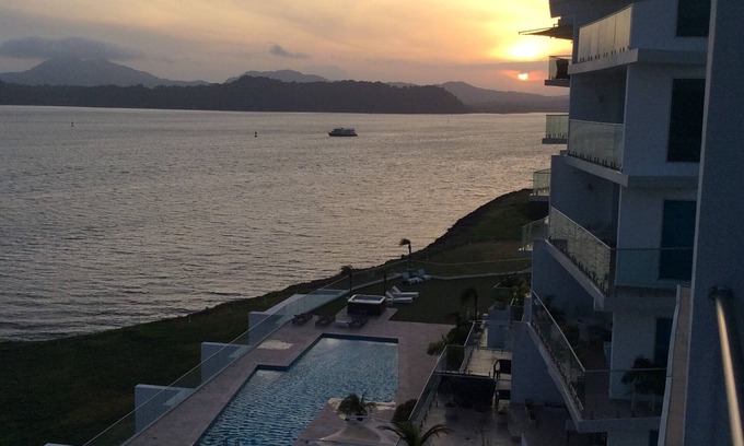 Amador Apartment | PANAMA CANAL & PANAMA CITY - OCEANFRONT Studio/Apartment Best View of Panama