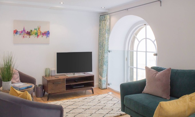 Bath Apartment | Panda Sanctuaries, Kensington Chapel Apartment