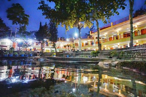 Parapat Hotel | Pandu Lakeside Hotel Parapat