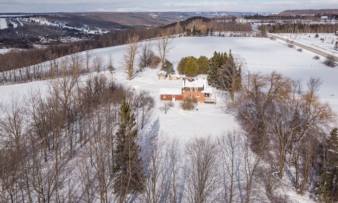 Grey Highlands House | Panorama View Farm - 50 Acres with Organic Gardens