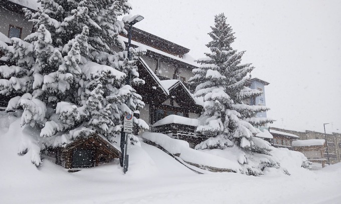 Passo del Tonale House | Panoramic and warm studio apartment, 1 bathroom. CIN EN 022213C2HDFIFJMJ