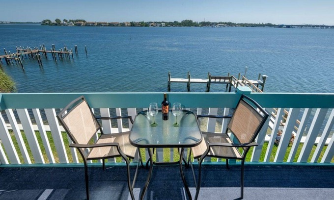 Bradenton Beach Condo | Panoramic bay views! 3-minute walk to beach!