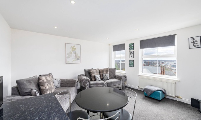 Lincoln Apartment | Panoramic City View 2 Bed Apartment - FREE Parking