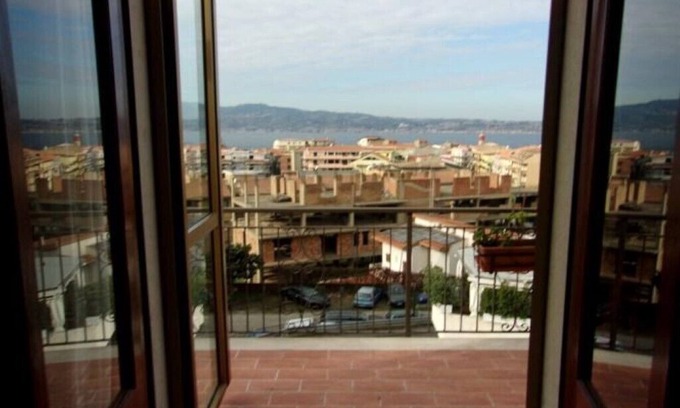 Villa San Giovanni House | Panoramic Flora apartment with views of the Strait of Messina