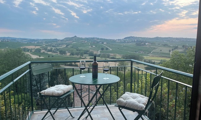 Agliano Terme Apartment | PANORAMIC HILLSIDE APARTMENT