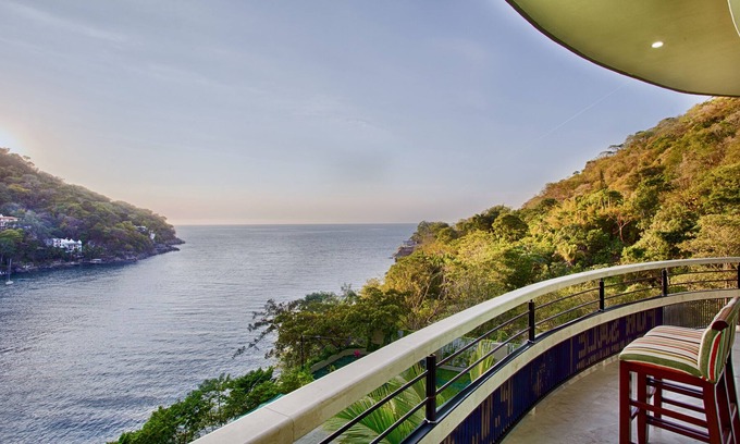 Boca de Tomatlan Villa | Panoramic Luxury Suite with Ocean, Gardens and swimming pool view