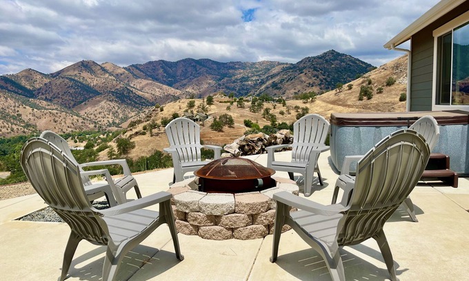 Three Rivers House | Panoramic Mountain and Valley Views