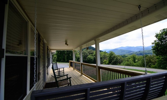Candler House | Panoramic Mountain Views - The Farmhouse at CreekStone