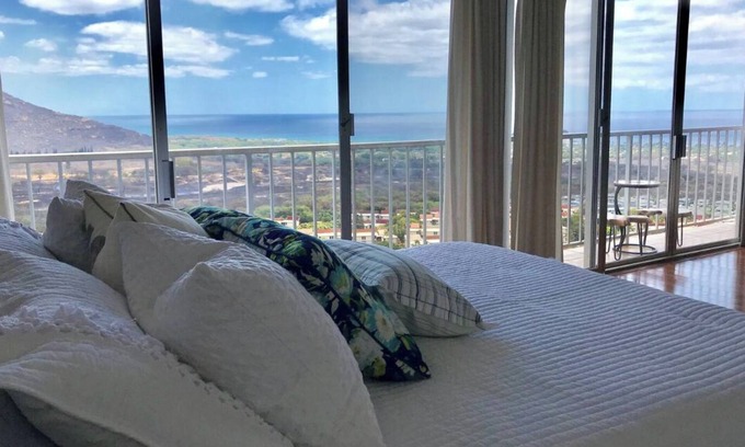 Makaha Condo | Panoramic Ocean/Mountain View Apartment