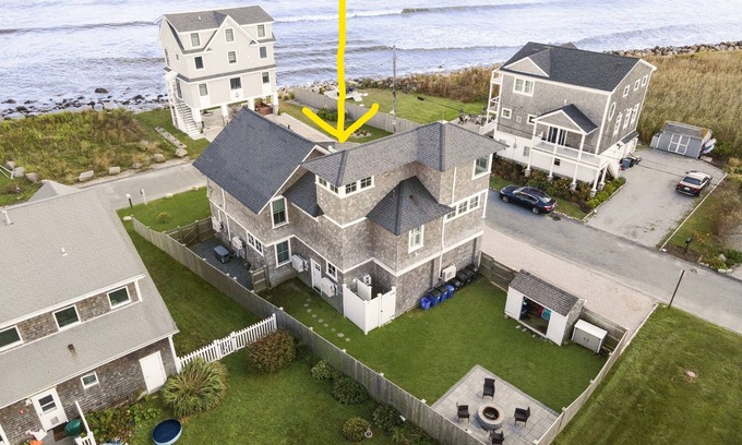 Narragansett House | Panoramic Ocean View, 5 BR, Central Air, 10 minute walk to Scarborough Beach