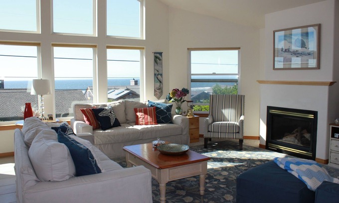 Arch Cape House | Panoramic Ocean View, one minute walk to Beach -sit, watch waves roll in!