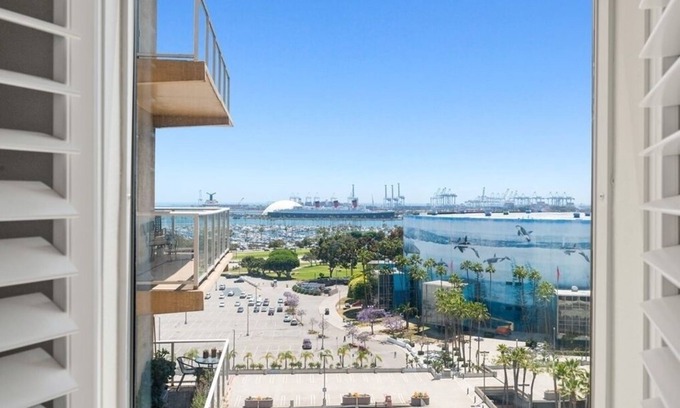 Downtown Long Beach Condo | Panoramic Ocean views and walking distance to LB Convention!