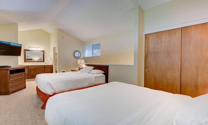 Otter Rock Apartment | Panoramic Ocean-View Loft | Queen Beds | Kitchen