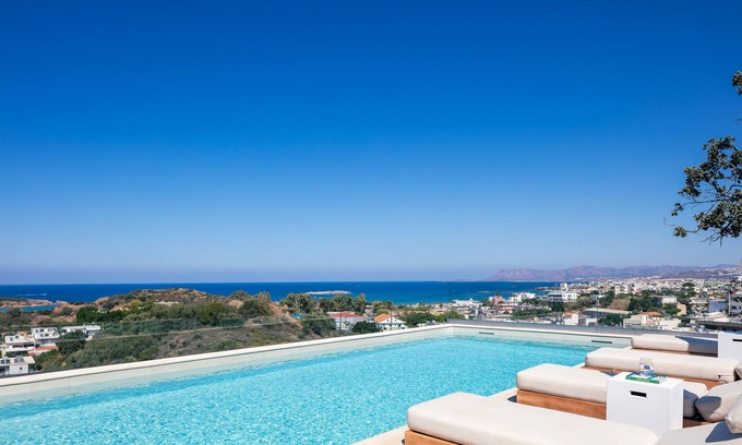 Daratsos Villa | Panoramic sea & city views, gym, sauna, fire pit, close to shops!