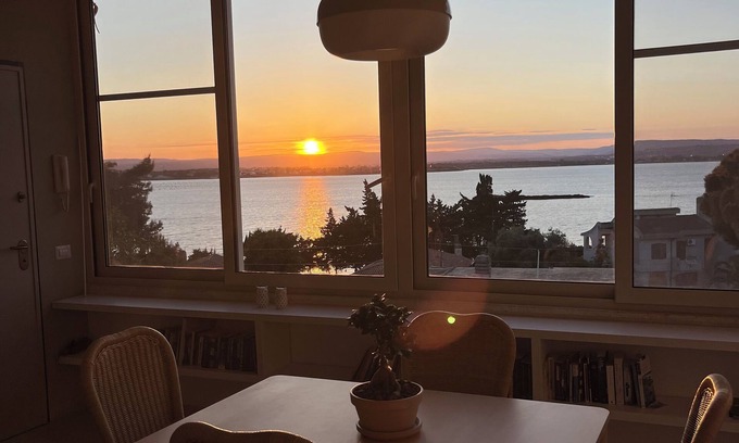 Syracuse Apartment | Panoramic sea-view apartment a few meters from the beach,
