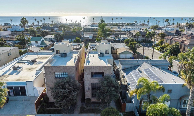 South Oceanside House | Panoramic Sunset View Roof Deck | Walk to Beach!