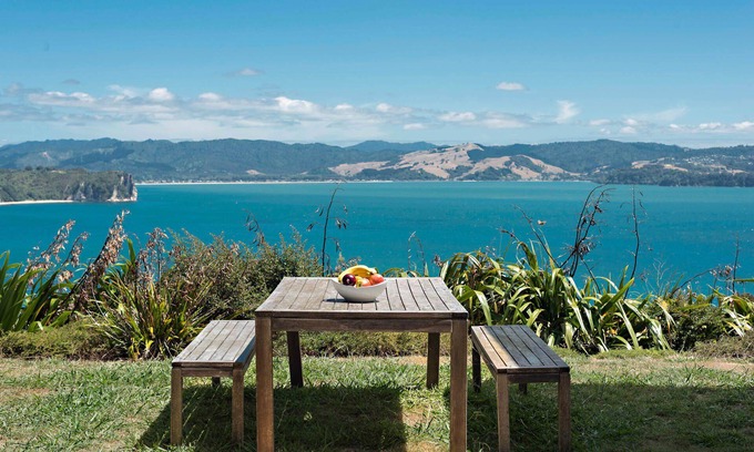 Hahei House | Panoramic, uninterrupted views over Cooks Beach and Mercury Bay