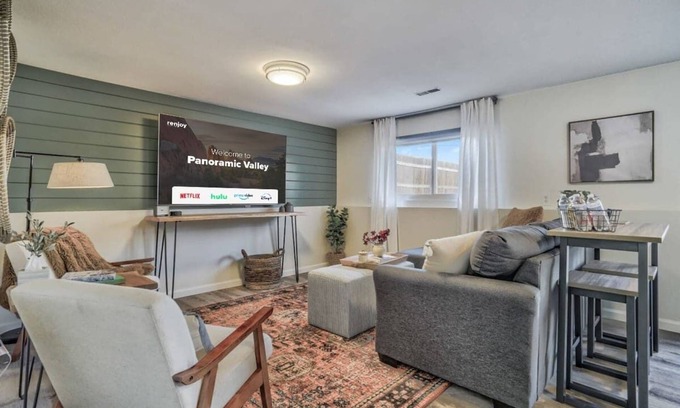 Central Colorado Springs House | Panoramic Valley! Downtown Basement Suite