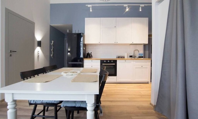 Gliwice Apartment | Panoramic view of Gliwice: 90m from the old square