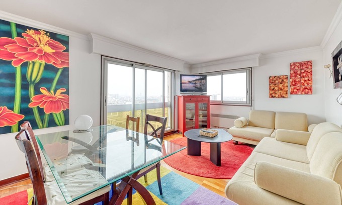 Passerelle Apartment | Panoramic view of Paris