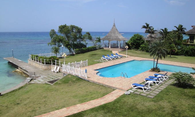 Ocho Rios Apartment | Panoramic View Sea Below 2bed2bath 1754sqft Apartment ChefHsekeeper Pool Tennis