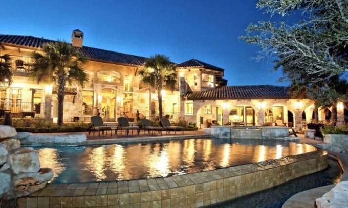Marshall's Point House | Panoramic Views! 180' of Lake Travis - ACL weekend 2 available