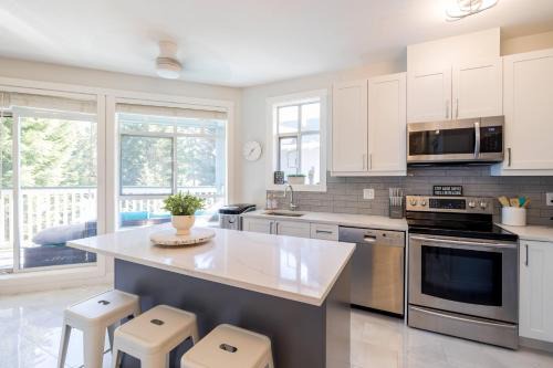Village North House | Panoramic Views from this gorgeous 2 Bed Property - Village Location