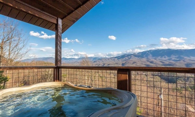 Gatlinburg - Pigeon Forge Cabin | Panoramic Views GSMNP/Near Downtown Gatlinburg