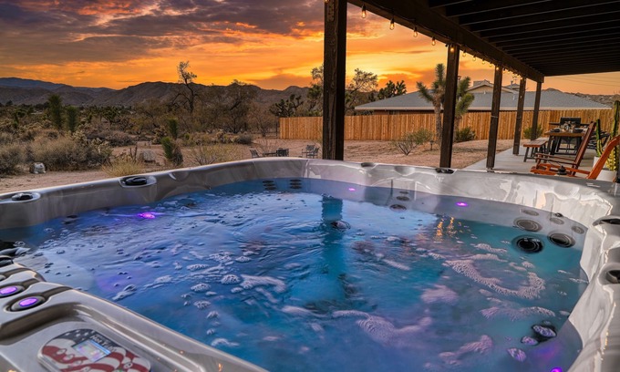 Yucca Valley House | Panoramic Views & Hot Tub! Joshua Tree Sunset Vista