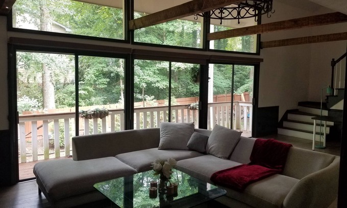 Tucker House | panoramic views, large hot tub/jacuzzi, cozy