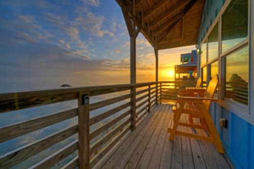 Flour Bluff House | Panoramic Water Views Shared Pool Boat Dock Bayside Lodge by AvantStay