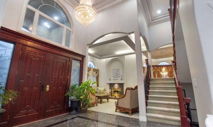 Surrey Newton House | Panridge Estate 6-bedroom in beautiful Surrey with WiFi