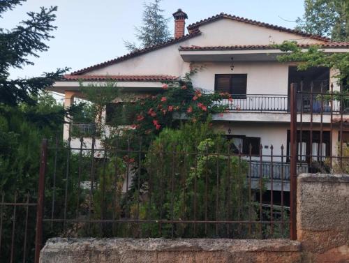 Makednoi House | Pansion Lazaros