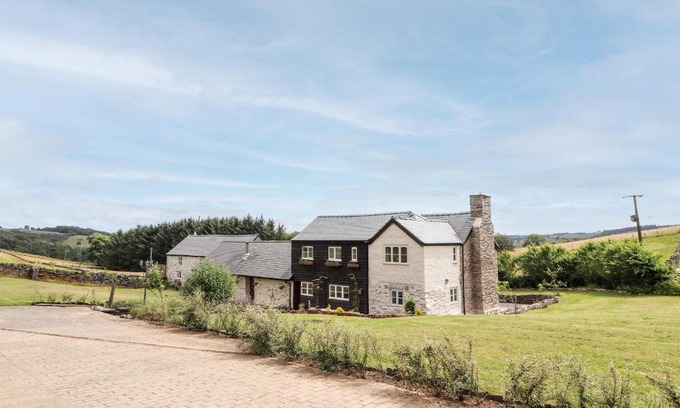 Pontfadog House | Pant Dafydd Goch