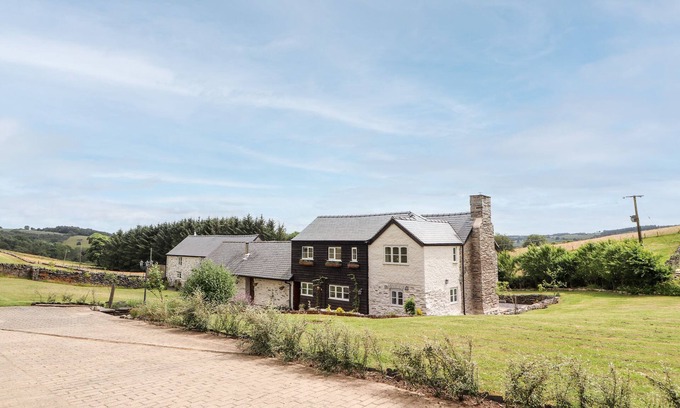 Llangollen Cottage | PANT DAFYDD GOCH, pet friendly, with open fire in Llangollen