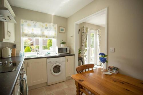 Aberaeron Apartment | Pant-Y-Celyn Studio Apartment