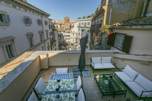 Rione VIII Sant'Eustachio Apartment | Pantheon Palazzo Nari Terrace #12