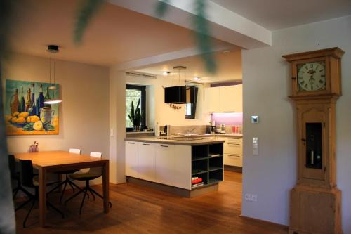Dossenheim Apartment | Pantone Ultra