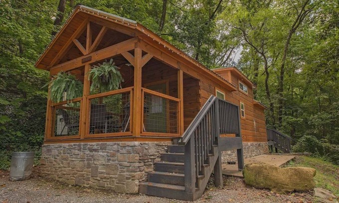 Lookout Valley Neighborhood Association Apartment | Papa Cabin | Tiny Log Home Comfort in Rustic Bliss